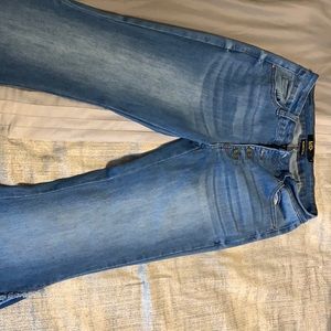 Mid Rise Flare blue jeans. The flare has 2 different colors on blue!